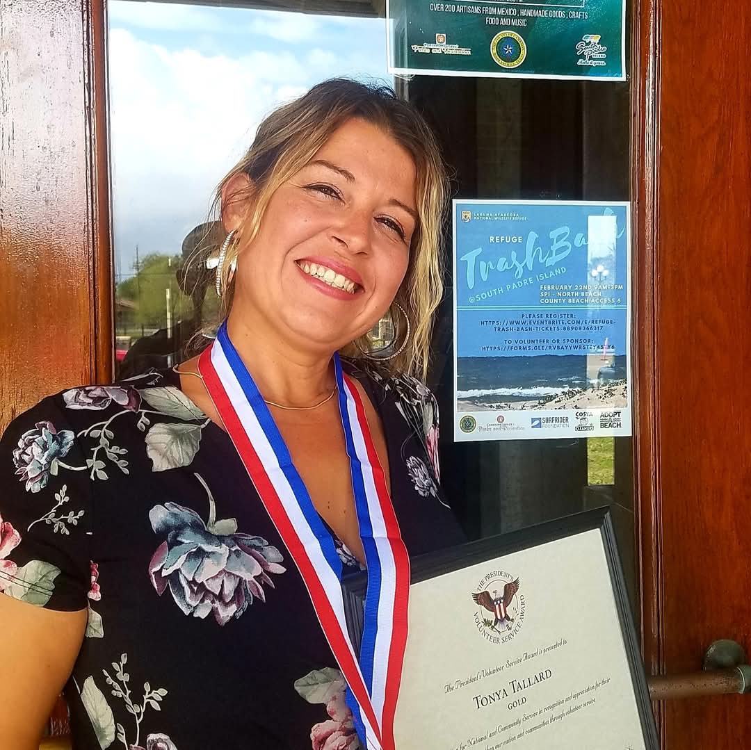 Tonya Tallard receiving the President's Volunteer Service Award